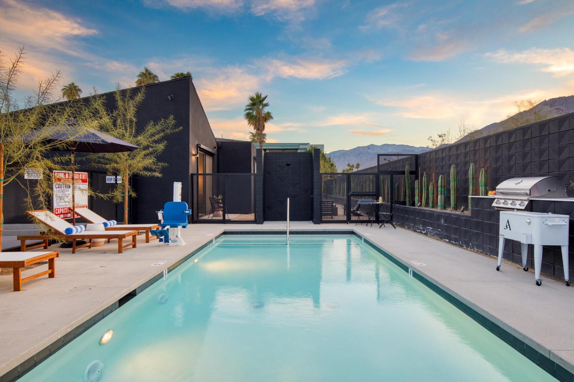 Blackhaus By Avantstay Ada Modern Rooms, Pool & Bbq Palm Springs Exterior photo