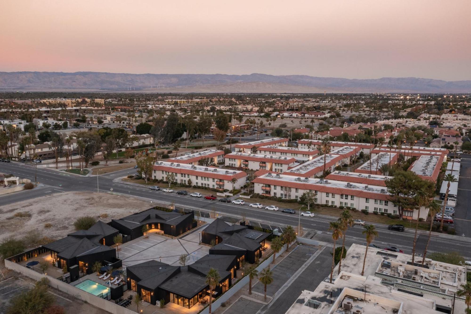 Blackhaus By Avantstay Ada Modern Rooms, Pool & Bbq Palm Springs Exterior photo